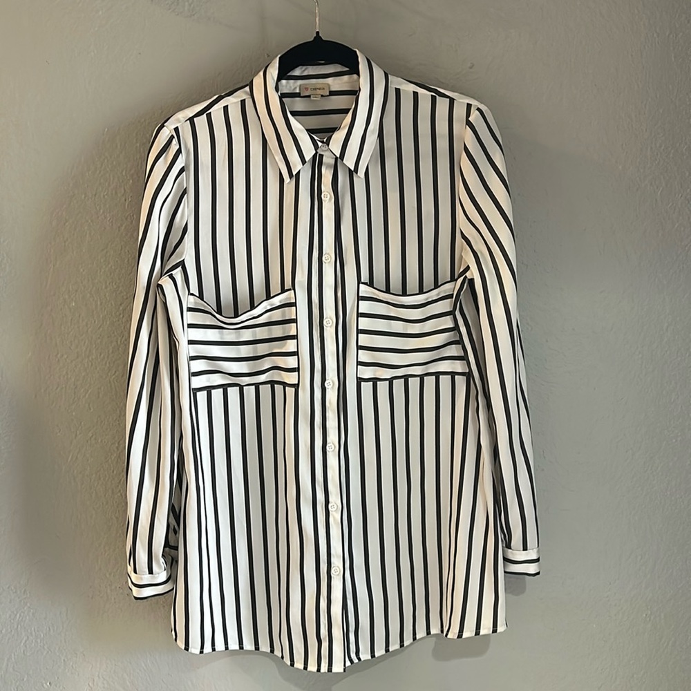 Cremieux women’s black and white button down shirt